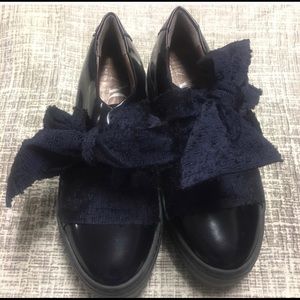 NWOB AGL Black/Navy bow sneakers